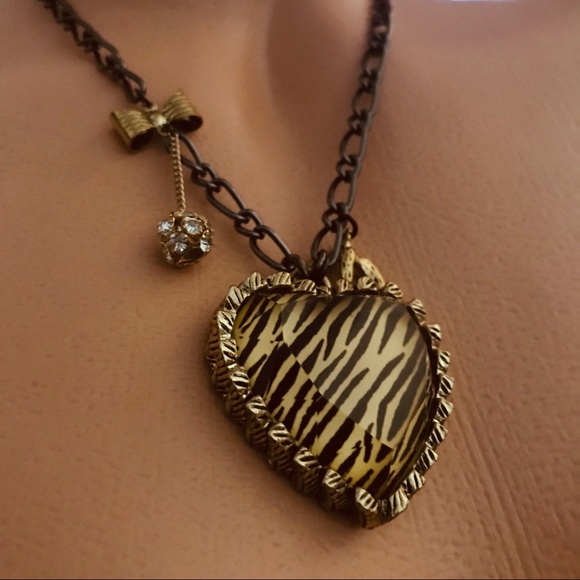 Betsey Johnson zebra heart necklace charm N19 - Picture 2 of 4